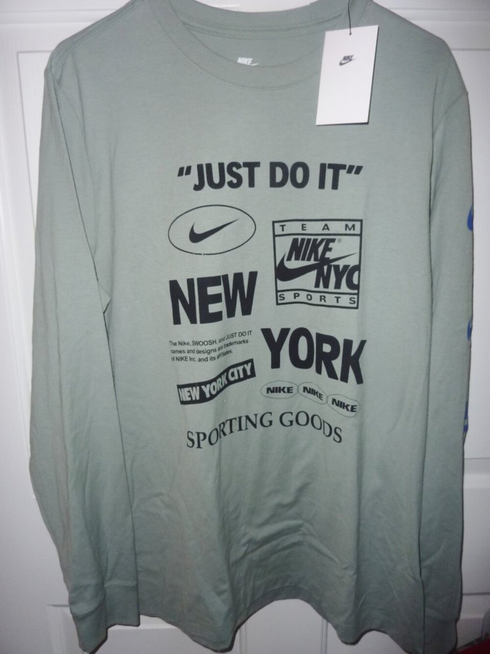 NWT Nike New York City Collectible Location Long Sleeve Shirt Size Large